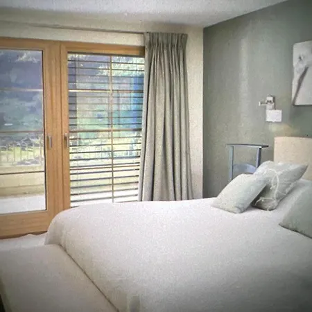 בית נופש Superb 4-br Near Lift