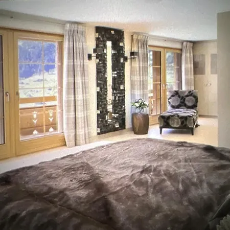 Superb 4-br Near Lift שאמוני